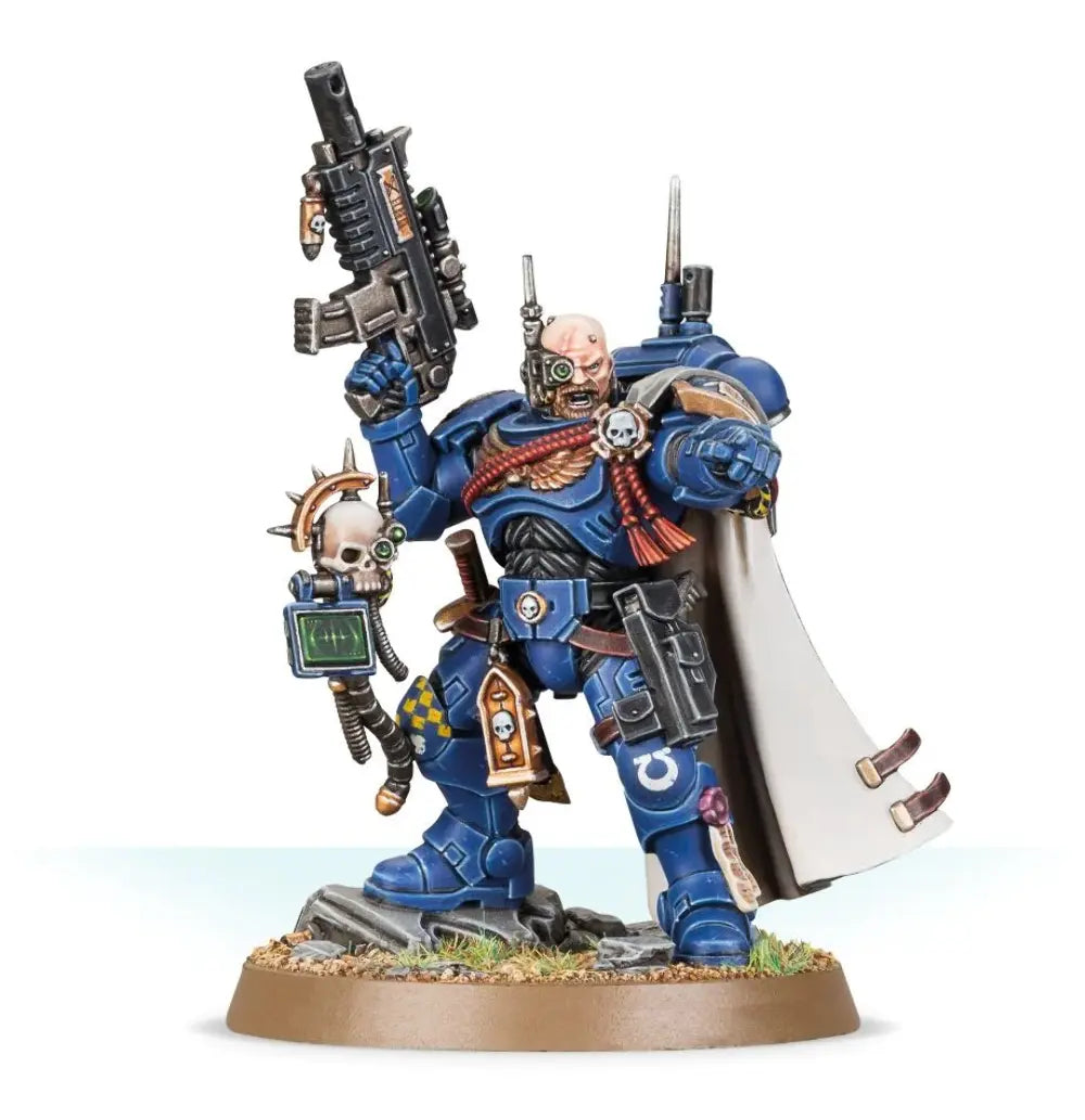 Warhammer 40K: SPACE MARINES CAPTAIN IN PHOBOS ARMOUR